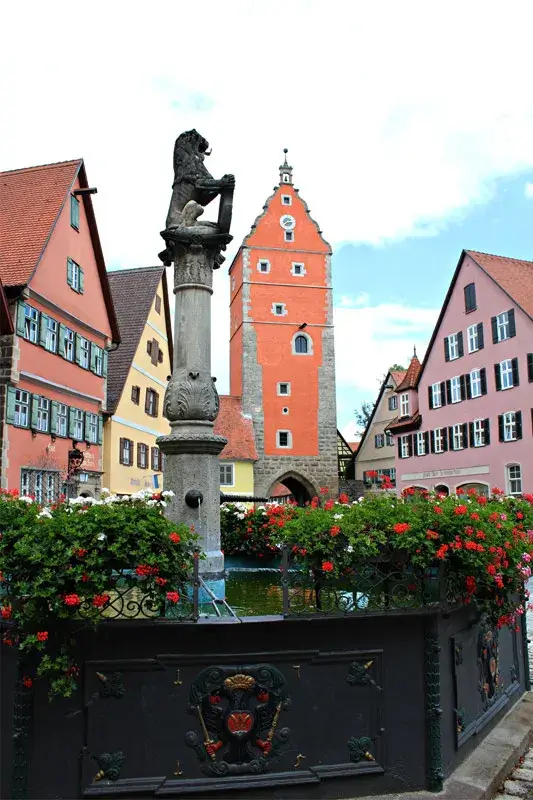 Dinkelsbuehl-medieval-town