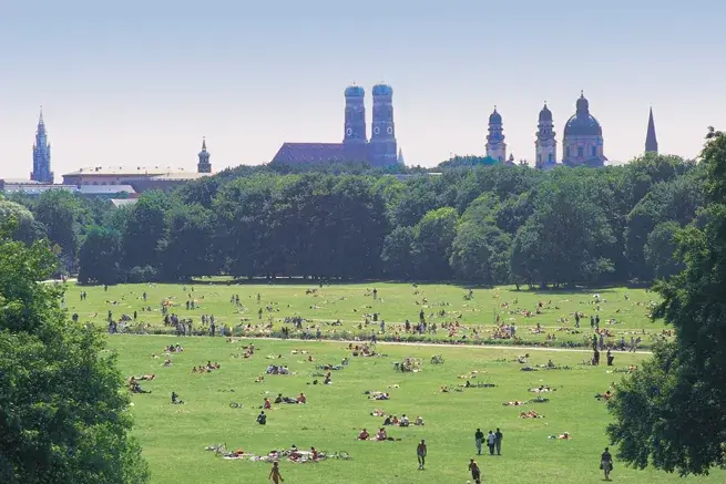 The Munich Experience - 4.5-hour Private City Tour - english garden